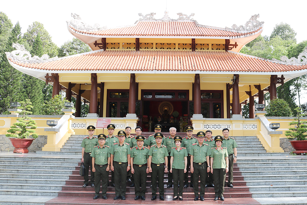 Description: E:\BICH TRAM\NAM 2024\9-9 DOAN CONG TAC BCA DANG HUONG CHU TICH TON DUC THANG\A1.jpg